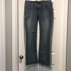 Levi’s Curvy brand 528
